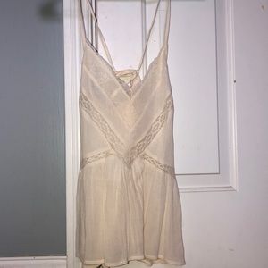 Créme colored tank top